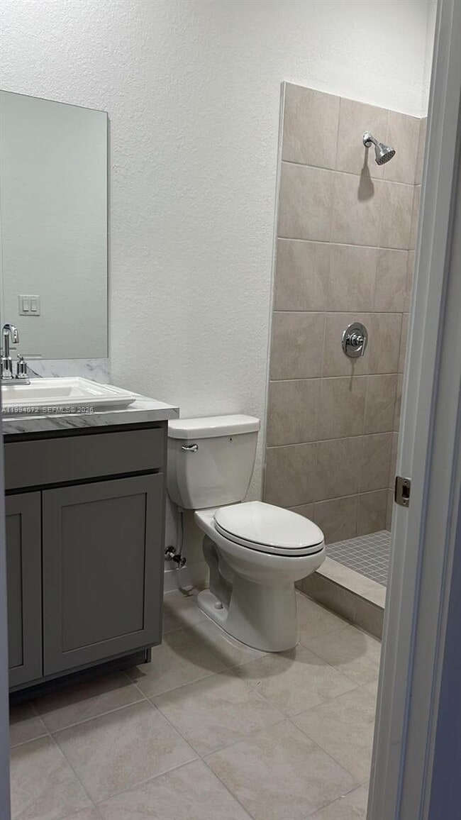 Building Photo - 456 NE 4th St