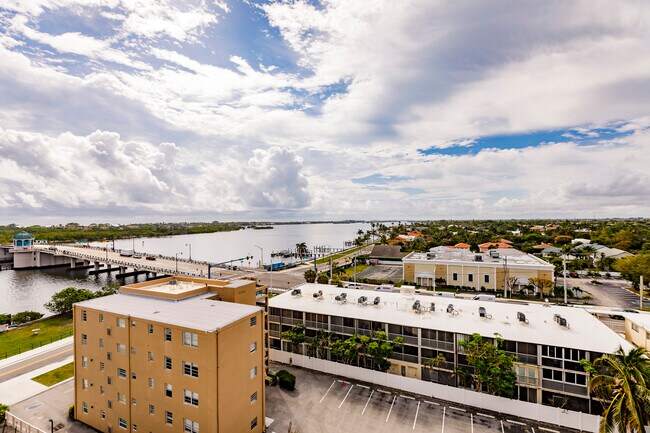 Breezeway View - 3901 S Flagler Dr