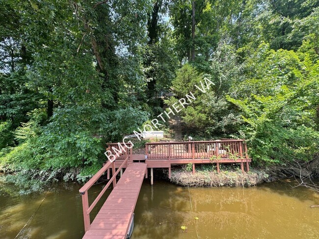 Building Photo - 8221 Barron St