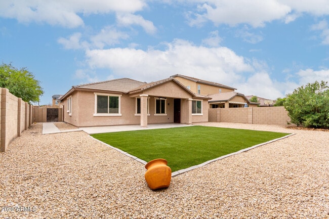 Building Photo - 16128 W Desert Flower Dr