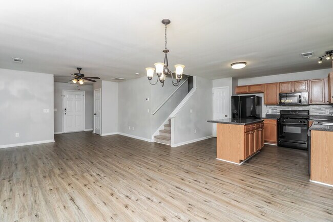 Building Photo - 305 Silver Spring St