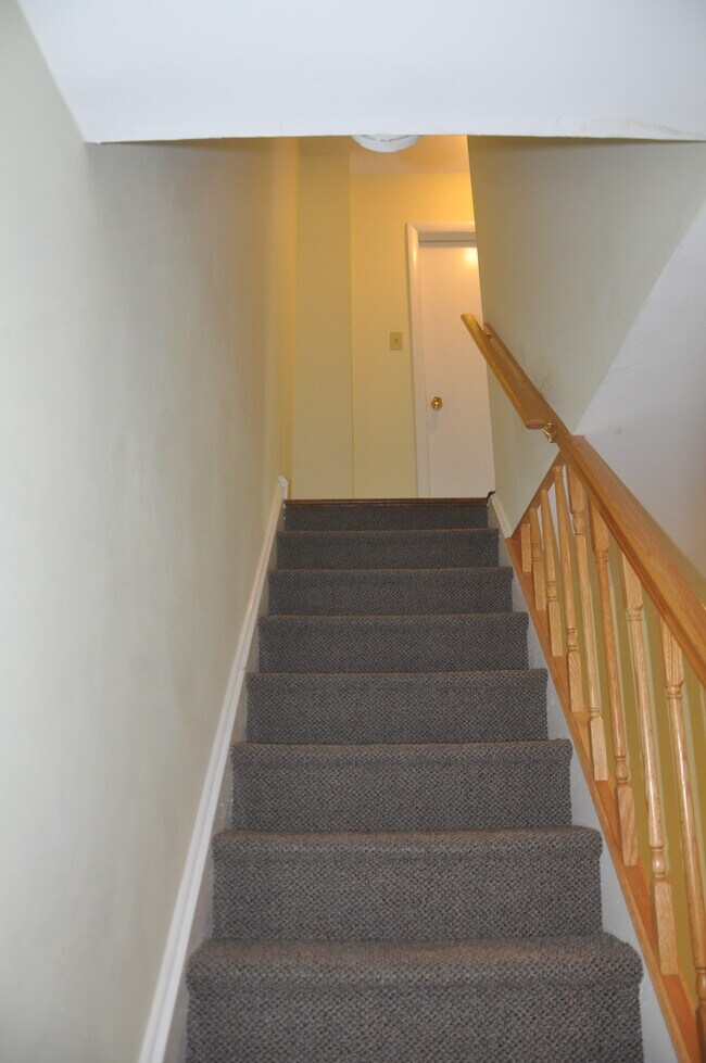 Building Photo - 570 Barrett Ave