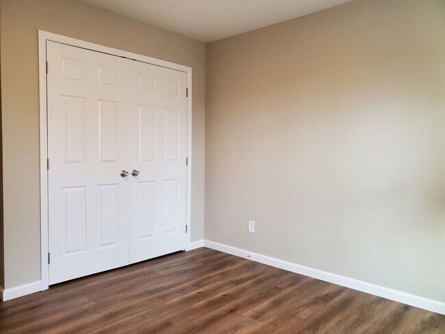 Building Photo - 3 Bed 1 Bath Apartment-Jackson School District
