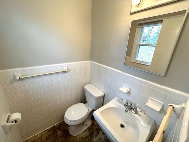 Building Photo - THREE BEDROOM ONE AND HALF BATH BRICK RANCH HOME