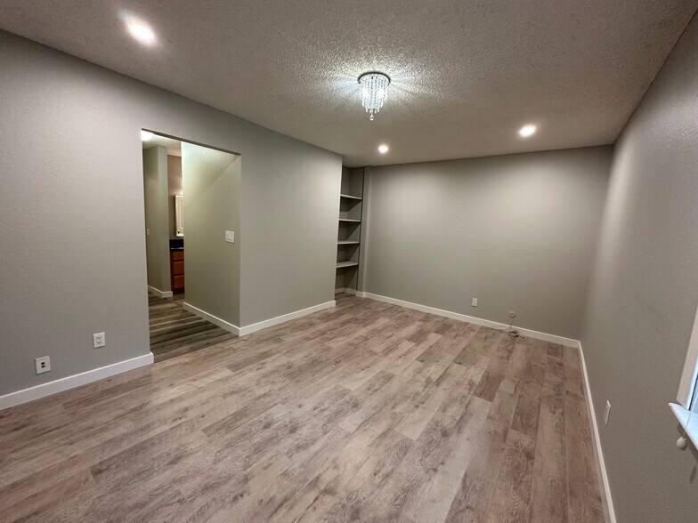 Building Photo - 1035 Delna Manor Ln