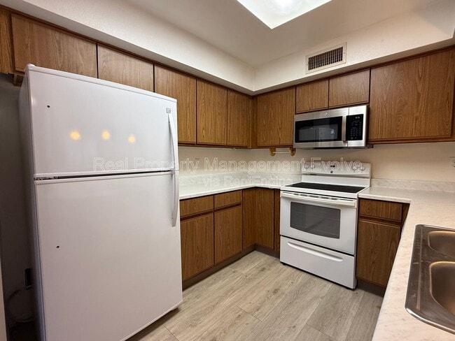 Building Photo - 8771 W Grovers Ave