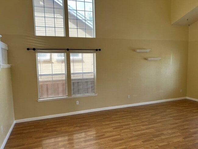 Building Photo - Modern 4 Bedroom 3 Bath Close to Marina Suisun City *Star Rentals