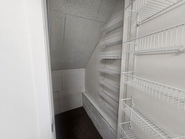 Building Photo - 804 Hampshire Rd