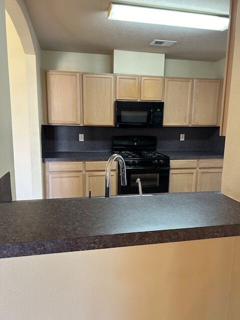 Building Photo - 10451 N Fallen Bough Dr