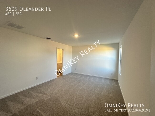 Building Photo - 3609 Oleander Pl