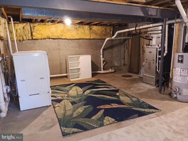 Building Photo - 345 Silver Ridge Dr