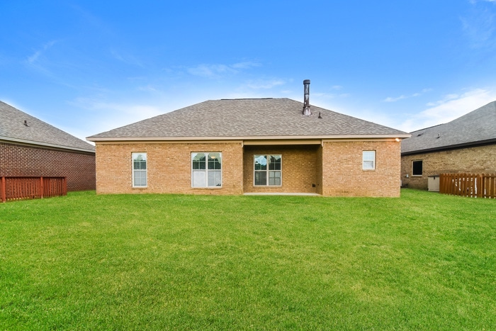 Building Photo - 363 Country Club Dr