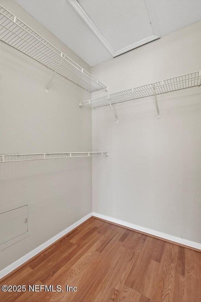Building Photo - 13703 Richmond Park Dr N