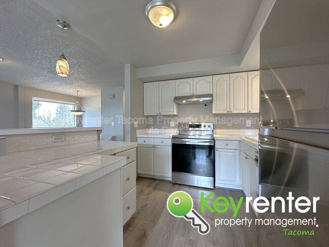 Building Photo - 2215 N Madison St