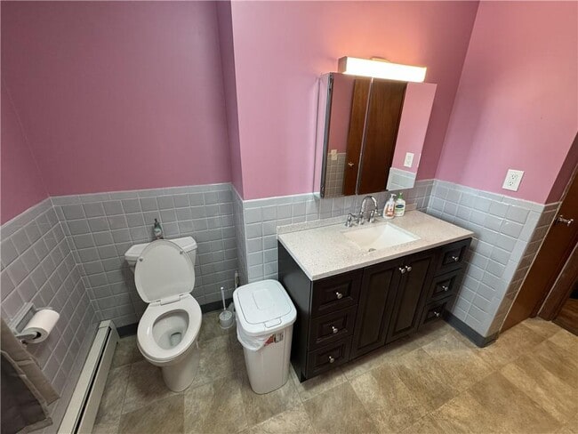 Building Photo - 22 Overhill Rd