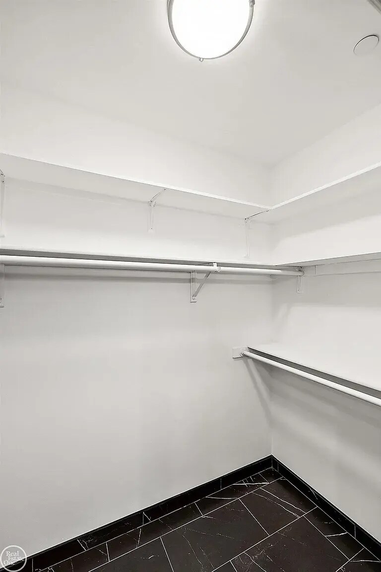 Building Photo - 438 Selden St