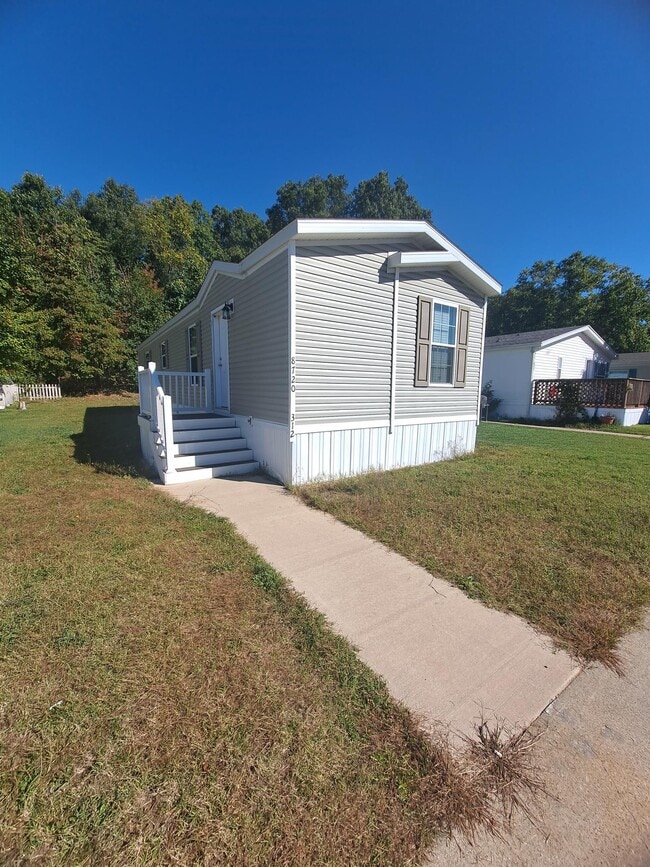 Building Photo - 8945 Beechwood Dr