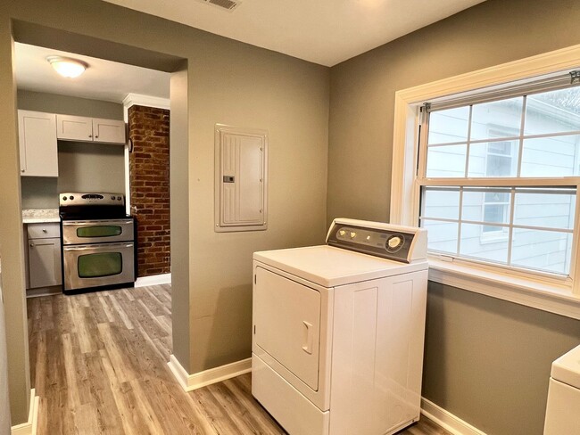 Building Photo - 3209 Chesham St