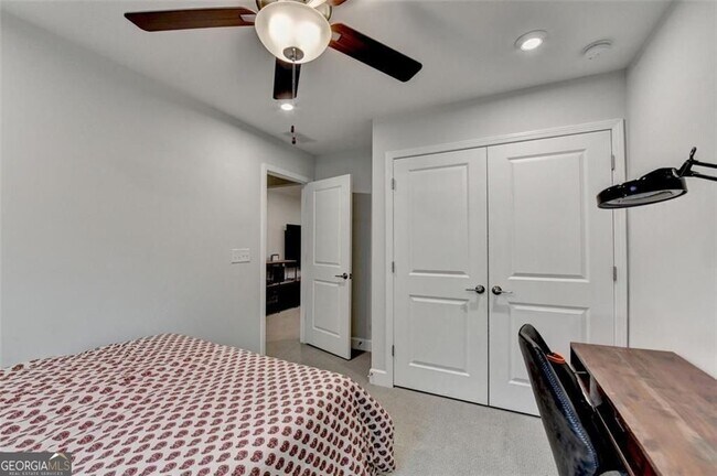 Building Photo - 811 Pineberry Ct