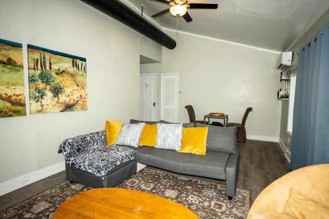 Building Photo - 130 Ella St