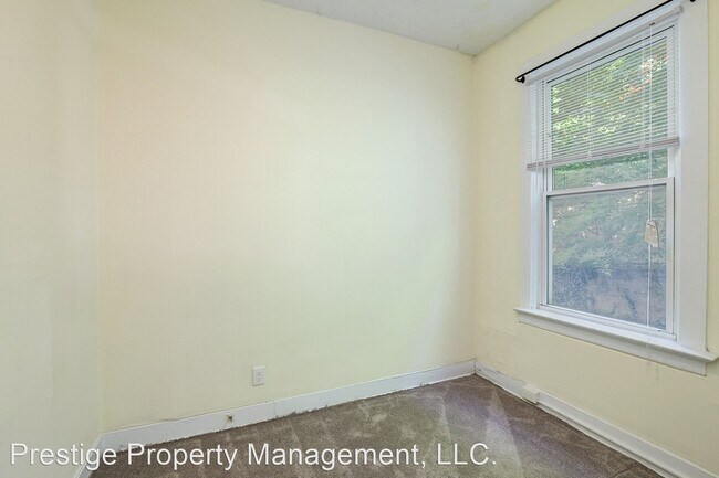 Building Photo - 2413 W Clifton Ave
