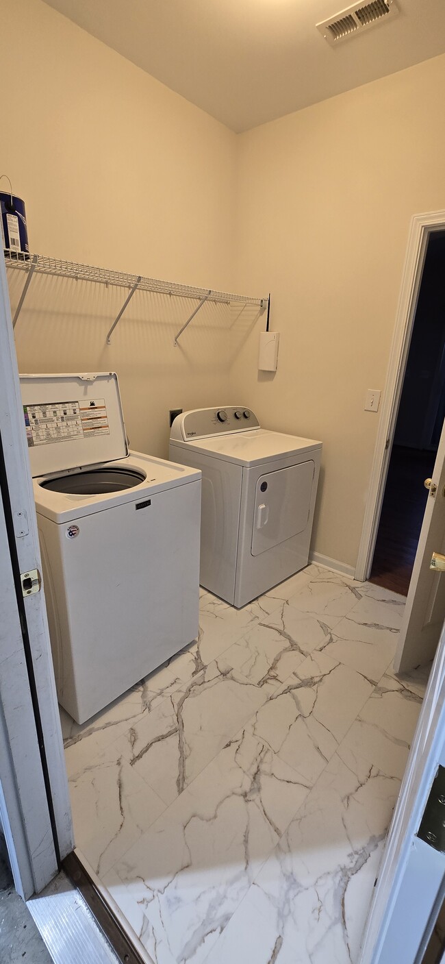 Laundry Room - 4911 Abercromby St