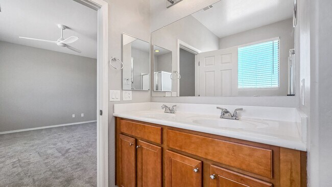 Building Photo - Enjoy the incredible amenities at Estrella Mountain Ranch!