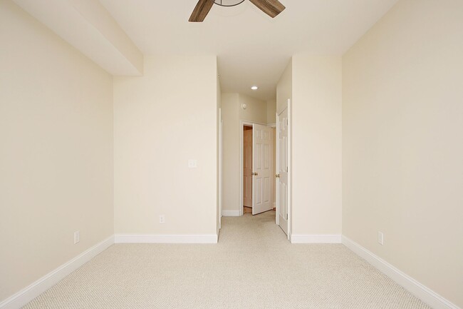 Building Photo - Sunlit Condo With Easy Access to Rt 29