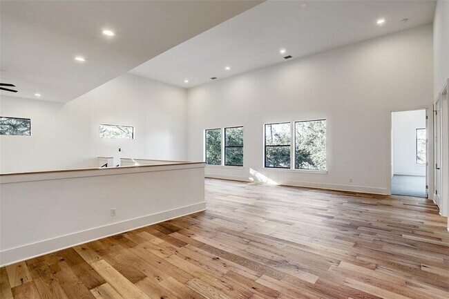 Building Photo - 3021 Maroneal St