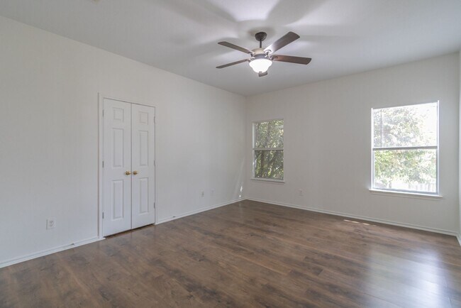 Building Photo - 702 Pampas Ricas Dr