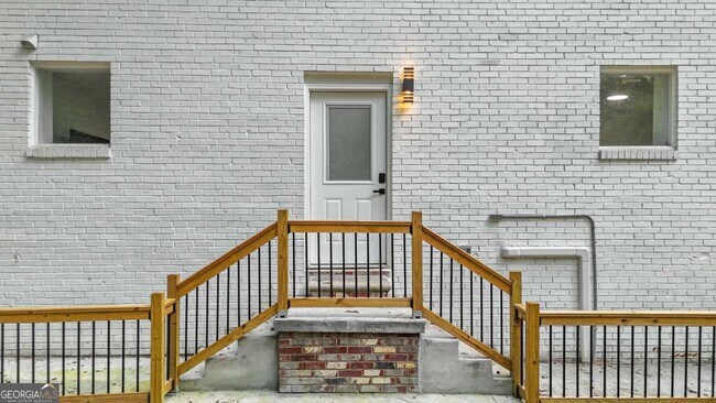 Building Photo - 2430 Hanford Dr SW