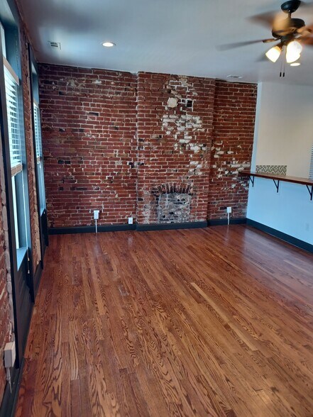 Building Photo - 4214 Chouteau Ave
