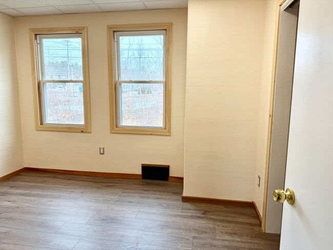 Building Photo - Well maintained inside and out