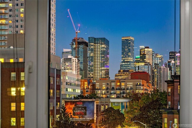 Building Photo - 2bd/2ba Seattle Condo