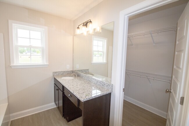 Building Photo - 122 Enclave Ct