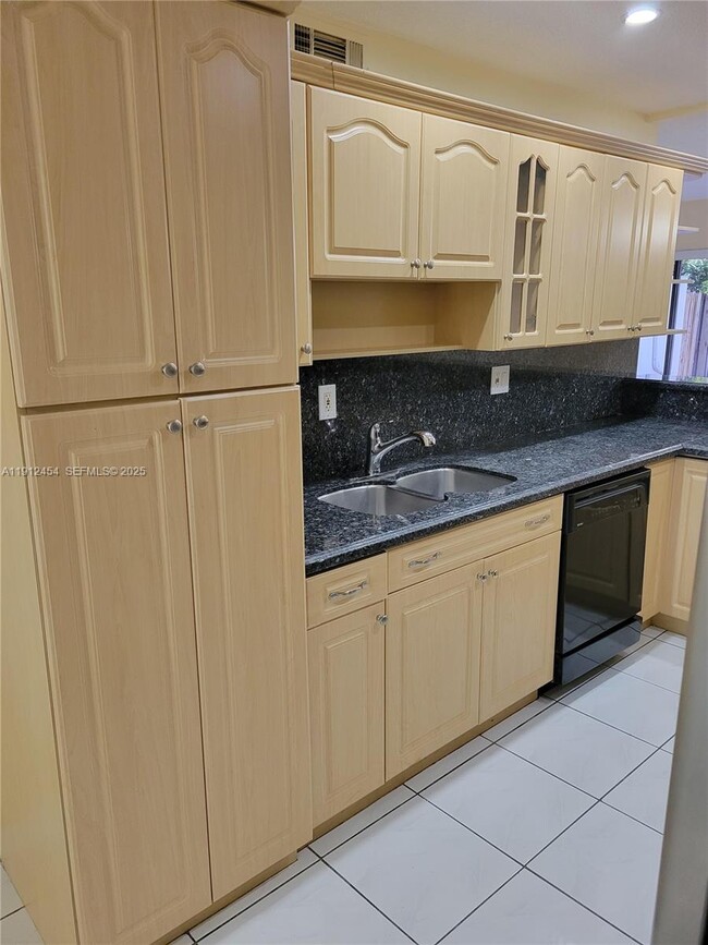 Building Photo - 2750 N 34th Ave