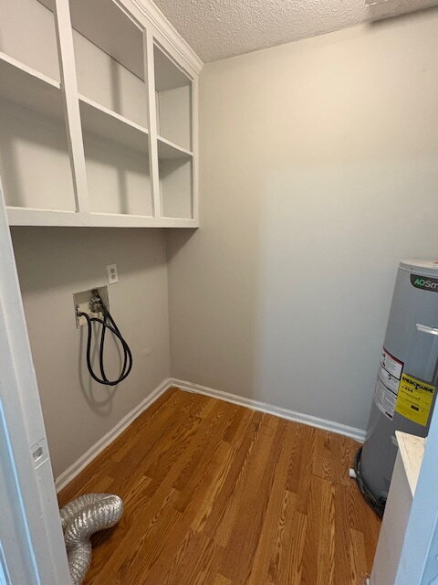 Building Photo - "Charming 3-Bedroom Townhouse with 2.5 Bat...