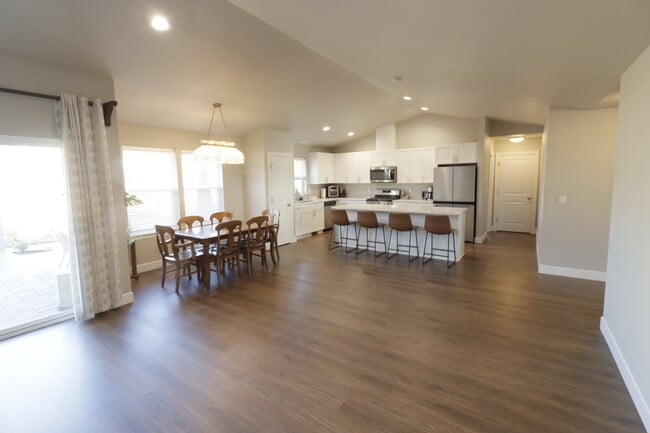 Building Photo - Be the first one to RENT this home! 3 bedrooms, 2 bathrooms, SINGLE LEVEL home with beautiful Lan...