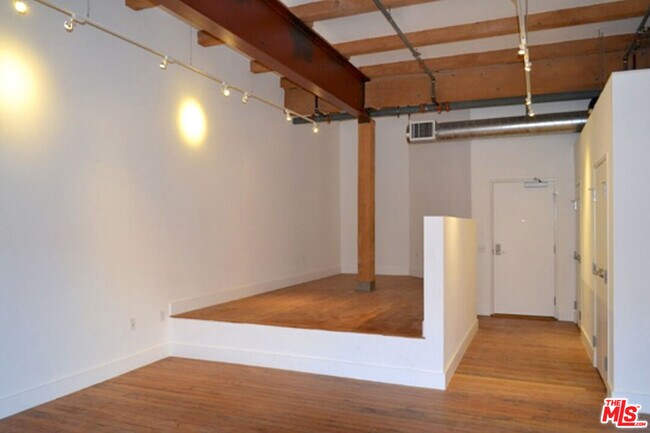 Building Photo - 712 S Santa Fe Ave