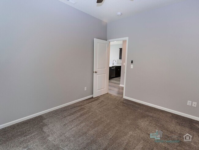 Building Photo - Spacious 4 Bedroom Home with Solar Power N...
