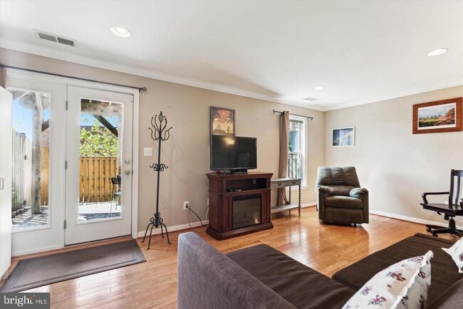 Building Photo - 3814 Woodlawn Ct