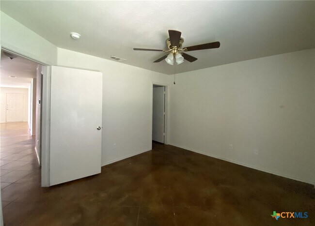 Building Photo - 6408 Temora Loop