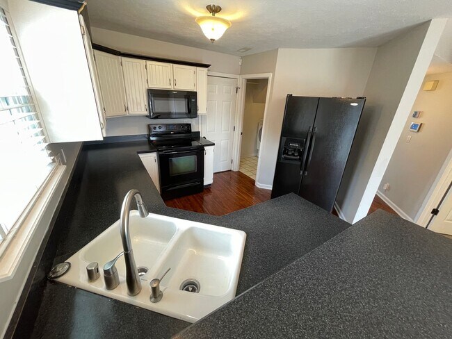 Building Photo - Welcome Home Rent Ready!