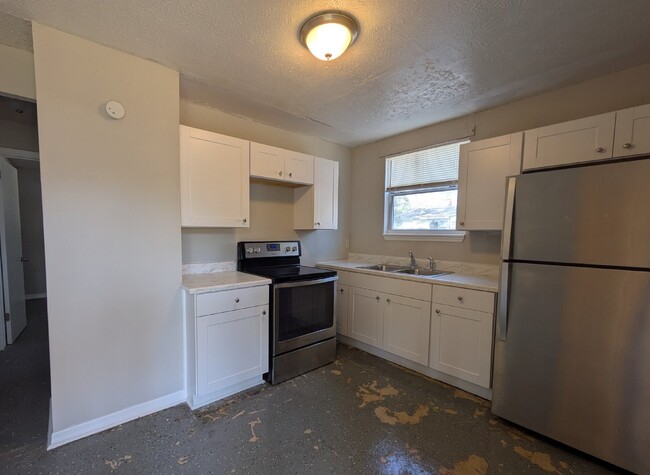 Building Photo - "Cozy 2-Bed, 1-Bath Haven in the Heart of ...