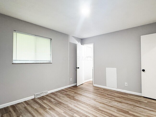 Building Photo - 1828 Bairsford Dr