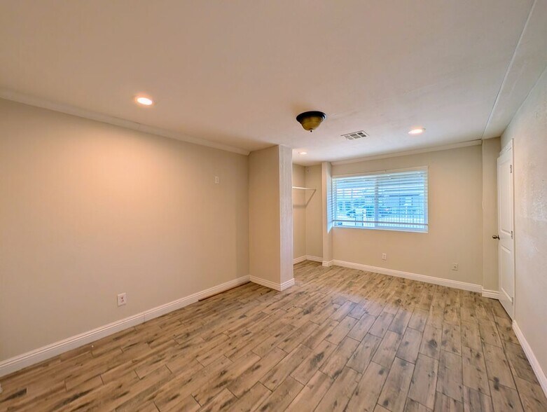 Building Photo - 13208 W Tuckey Ln