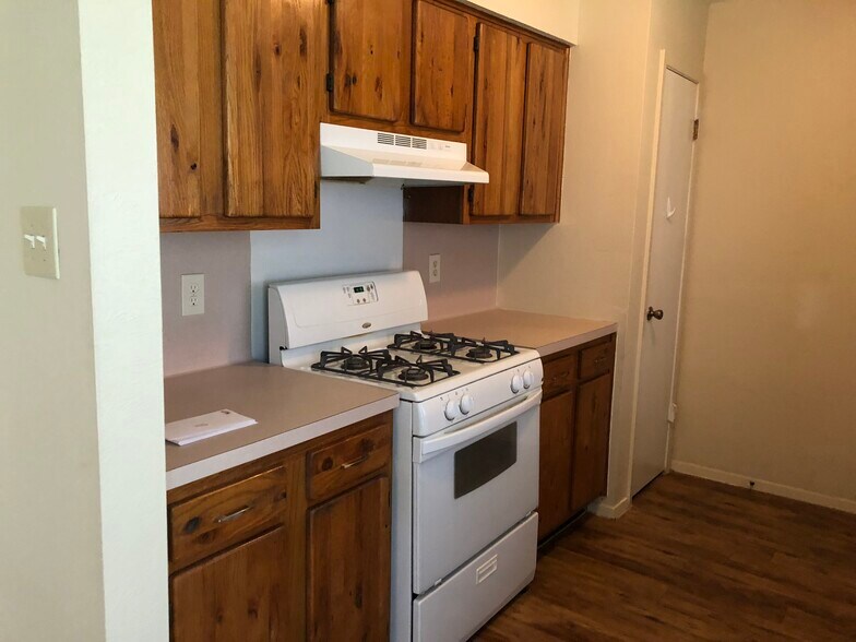 Building Photo - 4504 Dorsett Oaks Cir