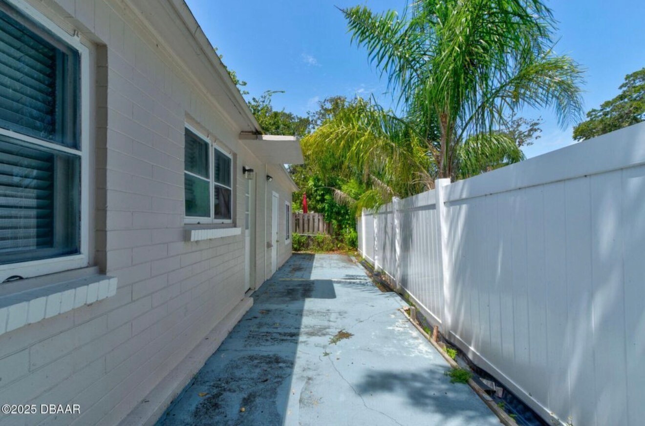 Building Photo - 118 Pierce Ave