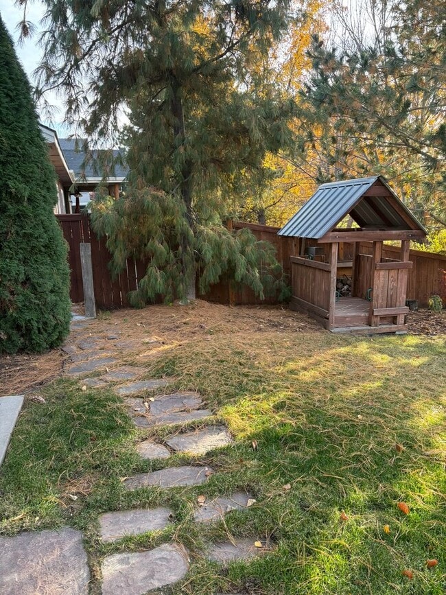 Building Photo - "Luxury Living: Stunning home with marble counter tops & Fireplace!"