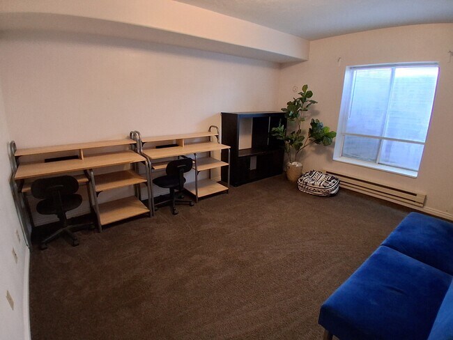 Building Photo - 588 N 500 E